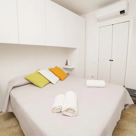 Gennaro's 1 - Live The Sea View Apartament *